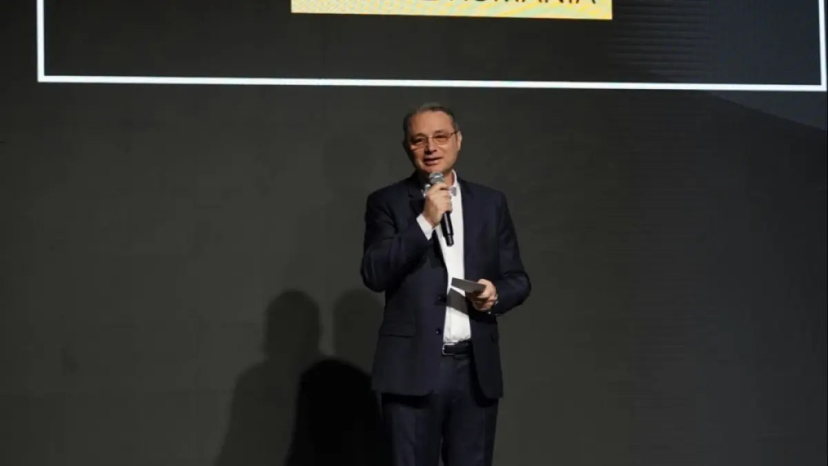 Luca Niculescu începe consultările cu partidele parlamentare pentru formarea noului Guvern