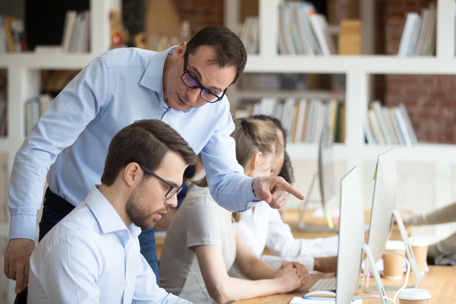 Schimbările din companii au afectat starea de bine a angajaților, conform unui sondaj eJobs România