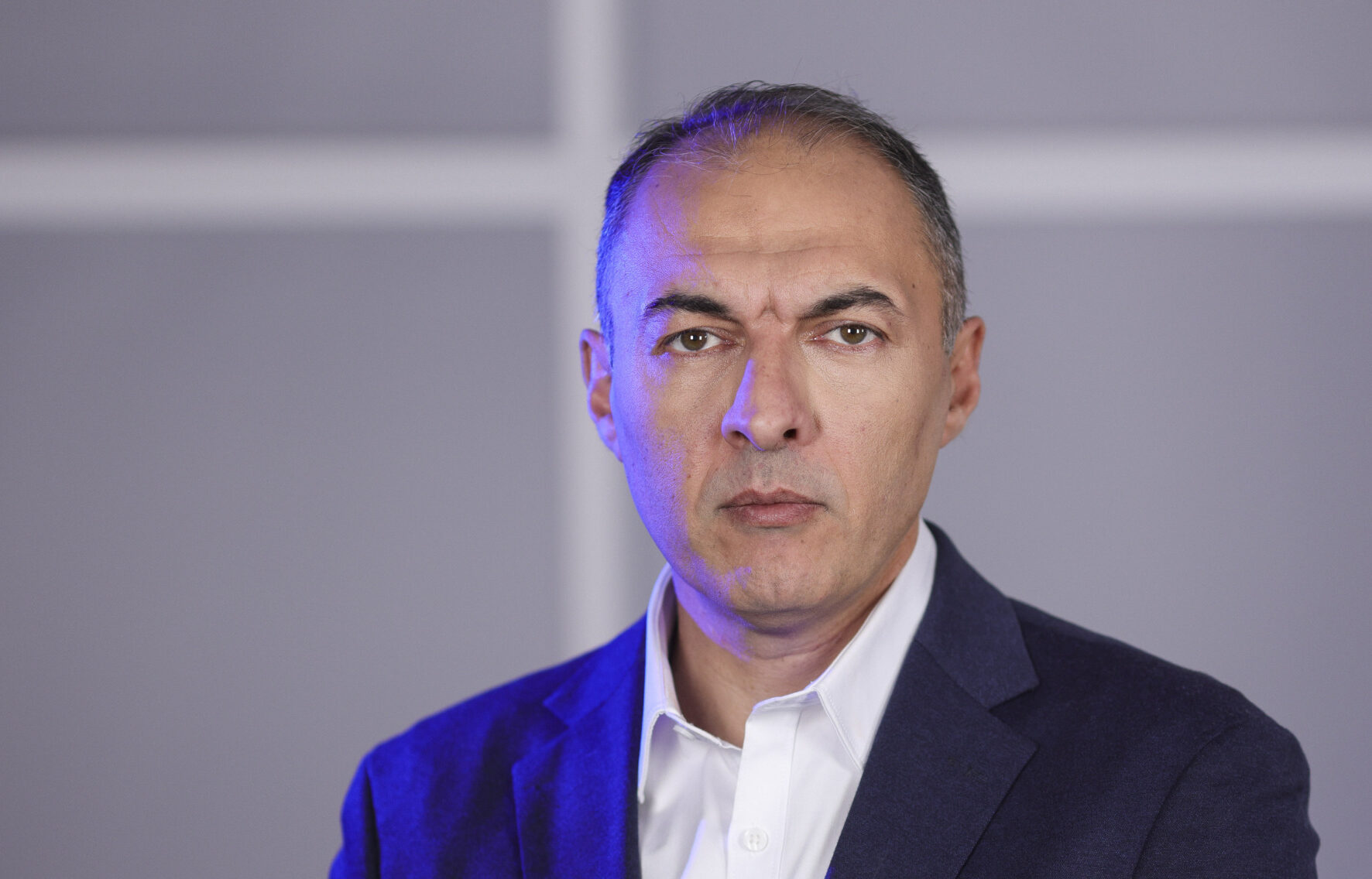Șansele guvernului Luca Niculescu scad după condițiile impuse de Sorin Grindeanu pentru formarea executivului