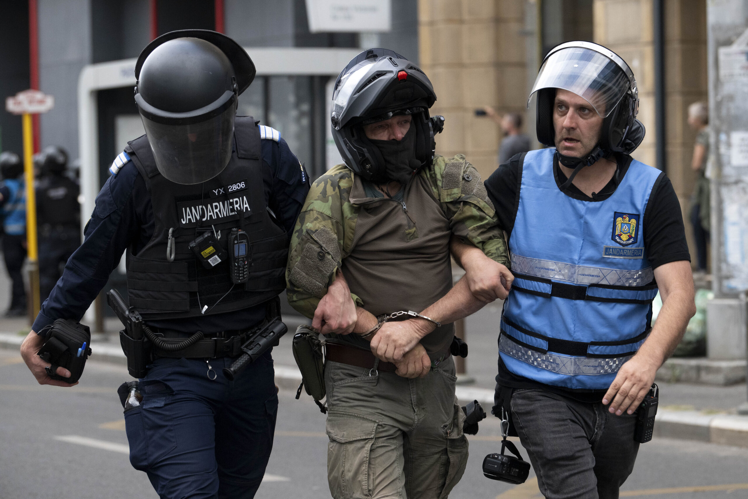 Jandarmeria Capitalei solicită imagini video după violențele din Piața Victoriei