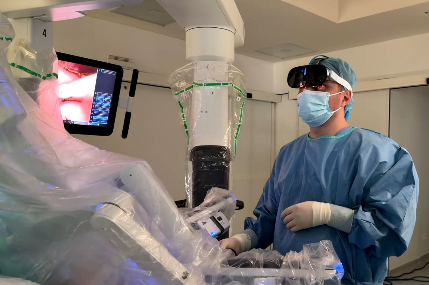 Spitalul Regina Maria din Cluj oferă tratamente complexe prin echipe multidisciplinare și chirurgie robotică