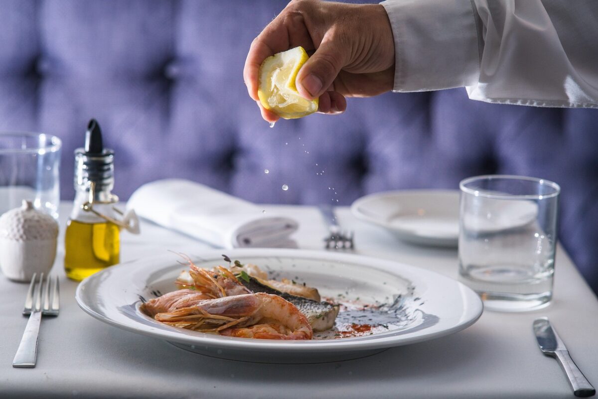 Prețurile în HoReCa cresc din cauza costurilor mari. Ce explică industria