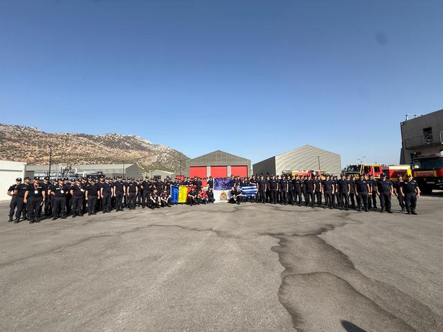 Misiunea pompierilor români în Grecia se încheie după intervențiile la incendiile de vegetație