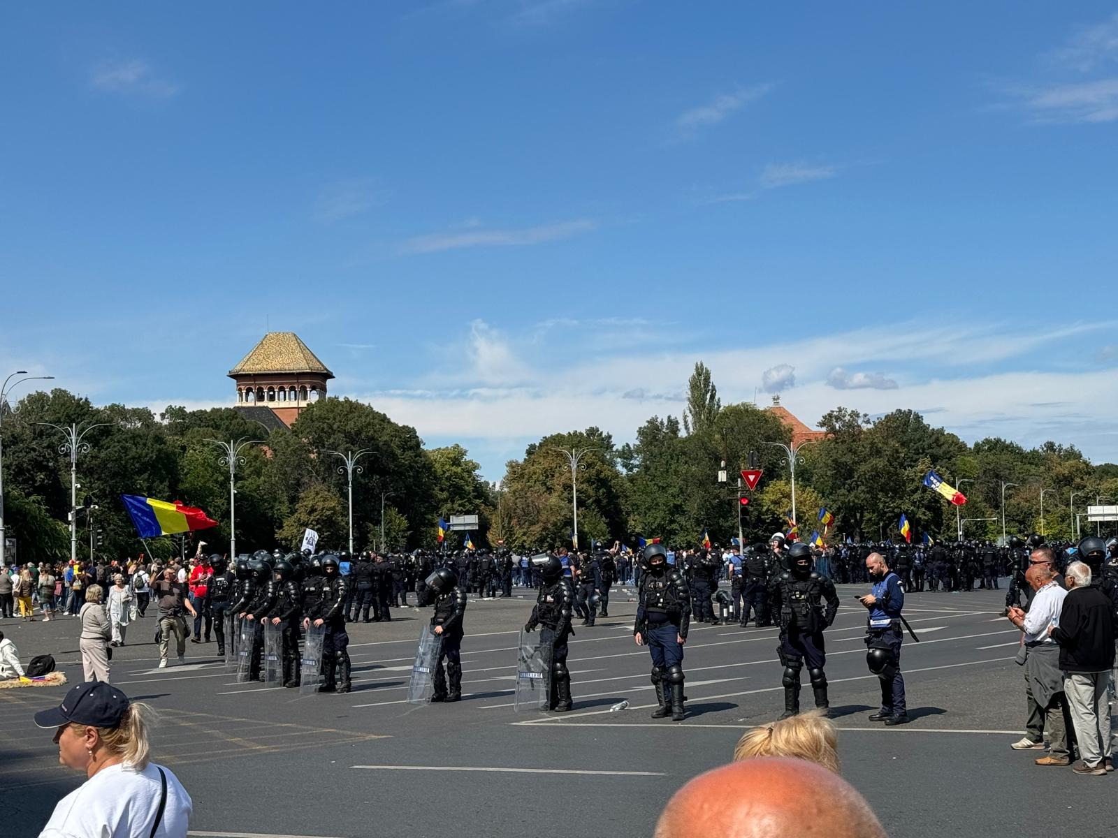 Bilanțul protestului de la Piața Victoriei: șase rețineri și trei dosare penale după confruntările cu jandarmerii