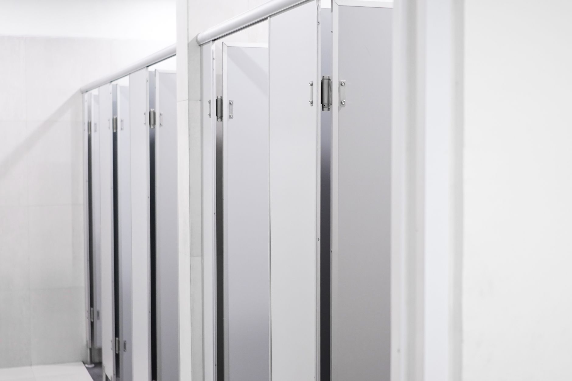 Guvernul alocă peste 7,8 milioane de lei pentru modernizarea grupurilor sanitare din 97 de școli