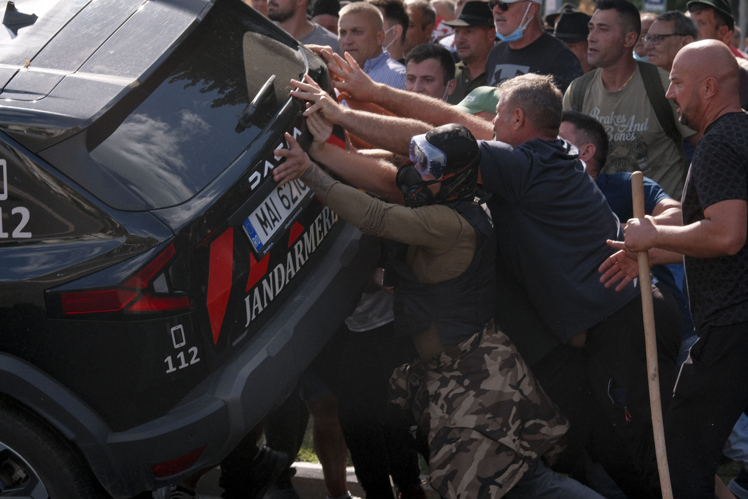 Trei dosare penale și amenzi de 46.000 de lei în urma protestului din Piața Victoriei