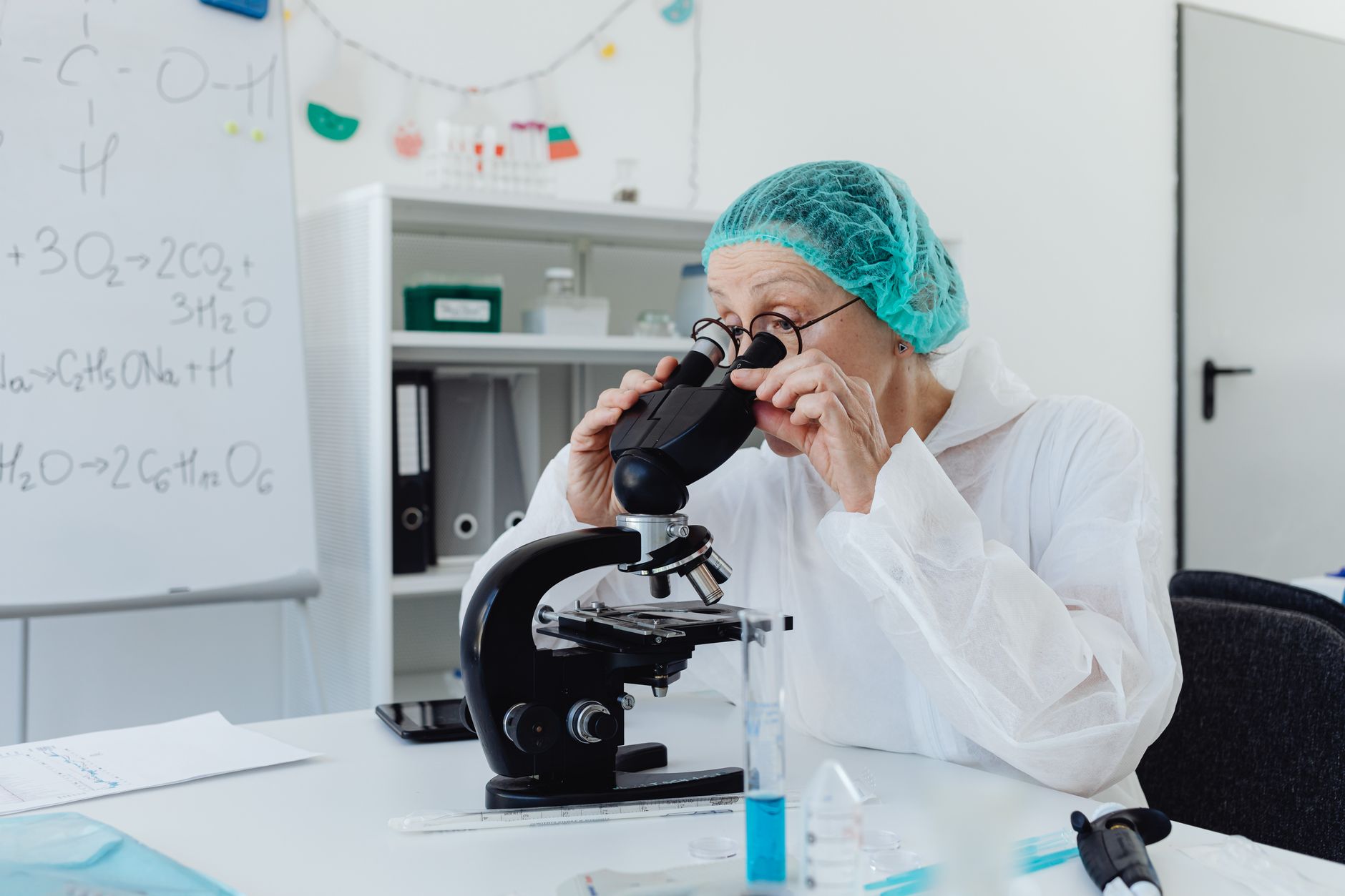 O mutație genetică rară crește de peste 60 de ori riscul de cancer pulmonar la persoanele care nu fumează