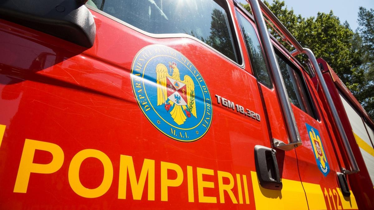 Incendiu la o biserică din Râmnicu Sărat: Altarul a fost cuprins de flăcări în plină zi
