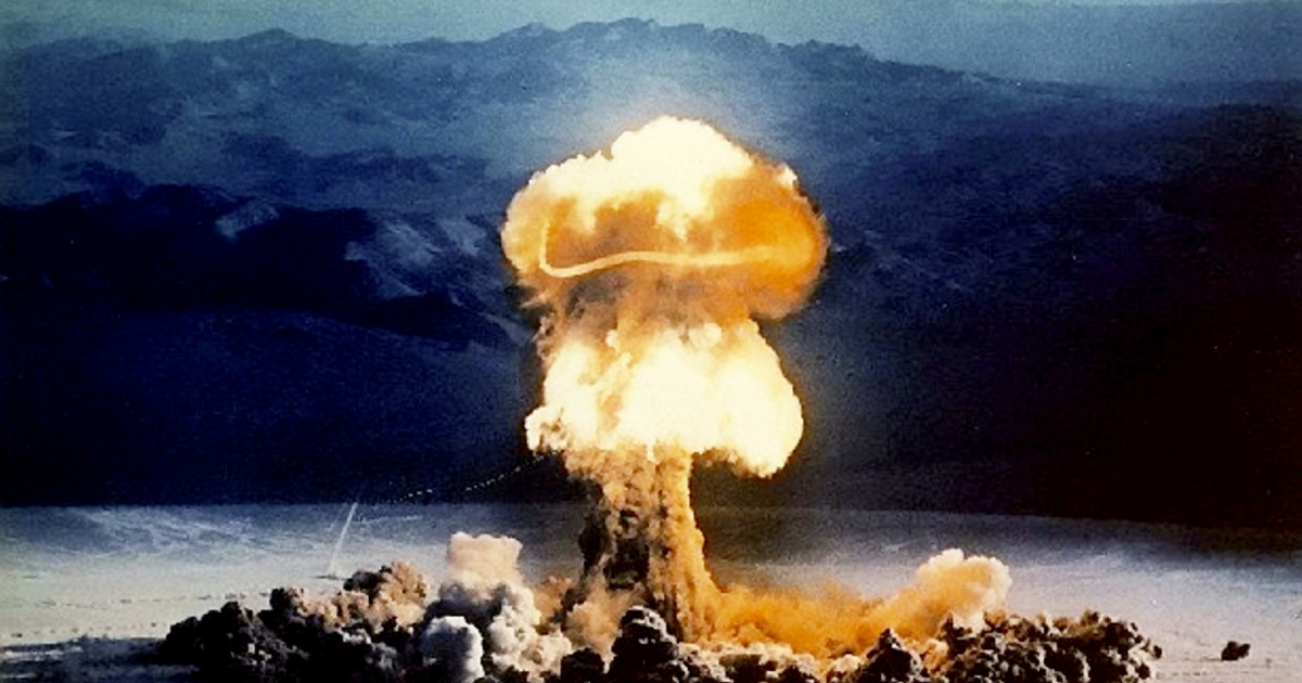 Războiul nuclear și utilizarea AI pot duce la dispariția umanității până în anul 2100