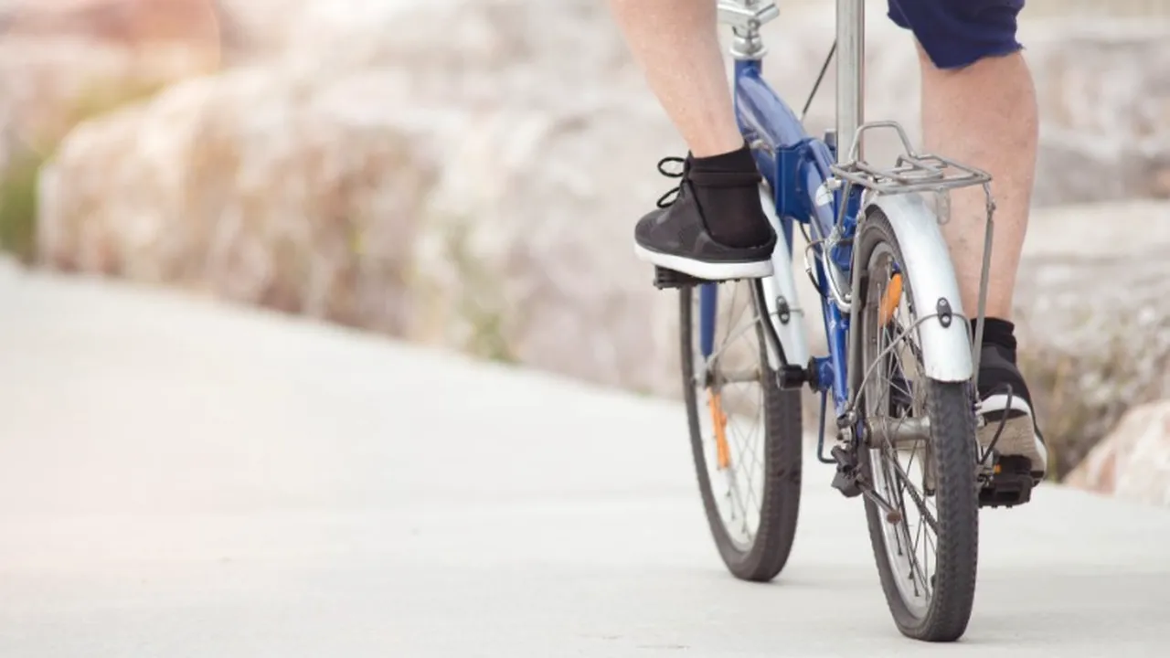 Atenție la bicicleta de pe scara blocului: proprietarii pot fi amendați cu până la 5.000 de lei