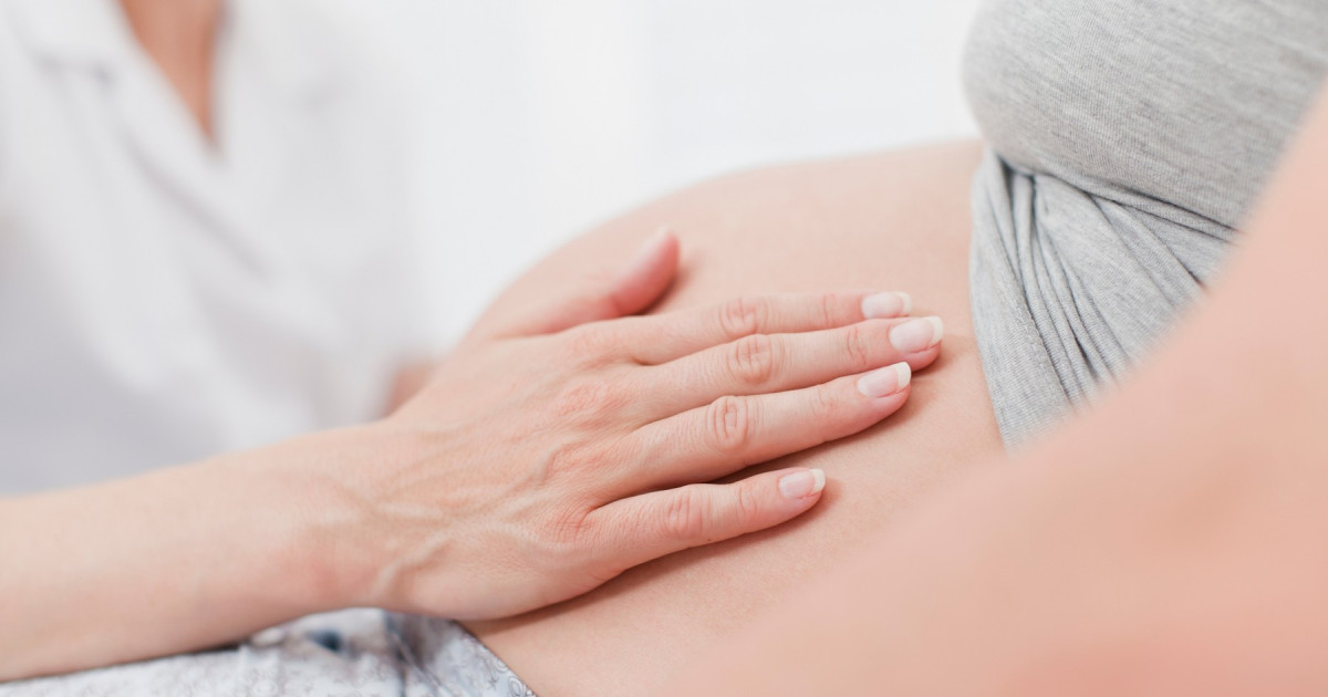 Femeile vor putea fi însoțite la naștere, conform unui nou proiect de lege avizat de Comisia de sănătate