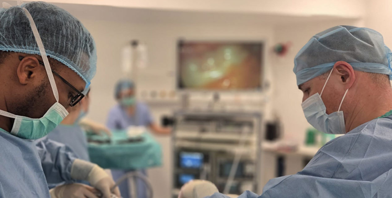 Diferențe mari în tratamentul herniilor inghinale: tehnologia minim invazivă este dominantă în sectorul privat