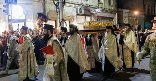 Peste 30.000 de pelerini au participat la procesiunea religioasă din Iași