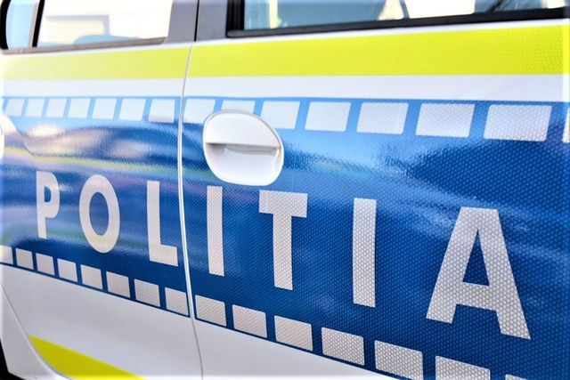 Un polițist din Argeș este reținut pentru trafic de persoane și proxenetism prin metoda loverboy