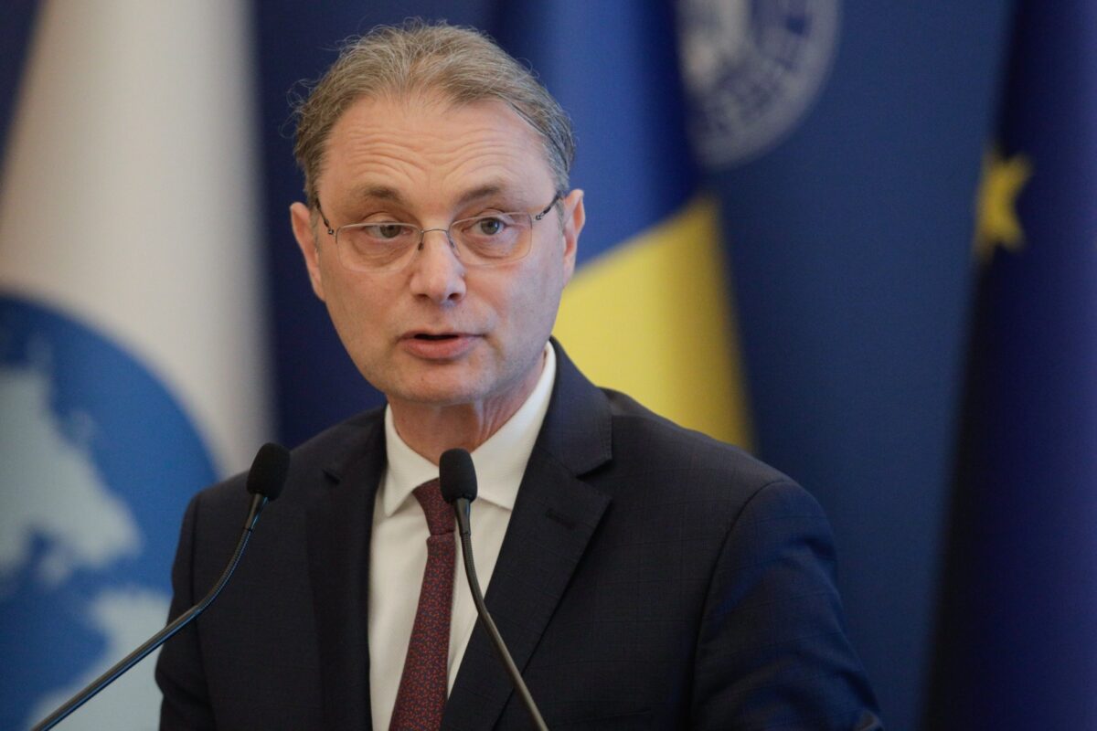 Luca Niculescu continuă consultările cu partidele parlamentare pentru formarea noului Guvern