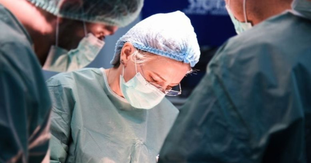 O femeie de 59 de ani a fost operată de urgență după ce durerile abdominale nu au mai cedat la medicamente