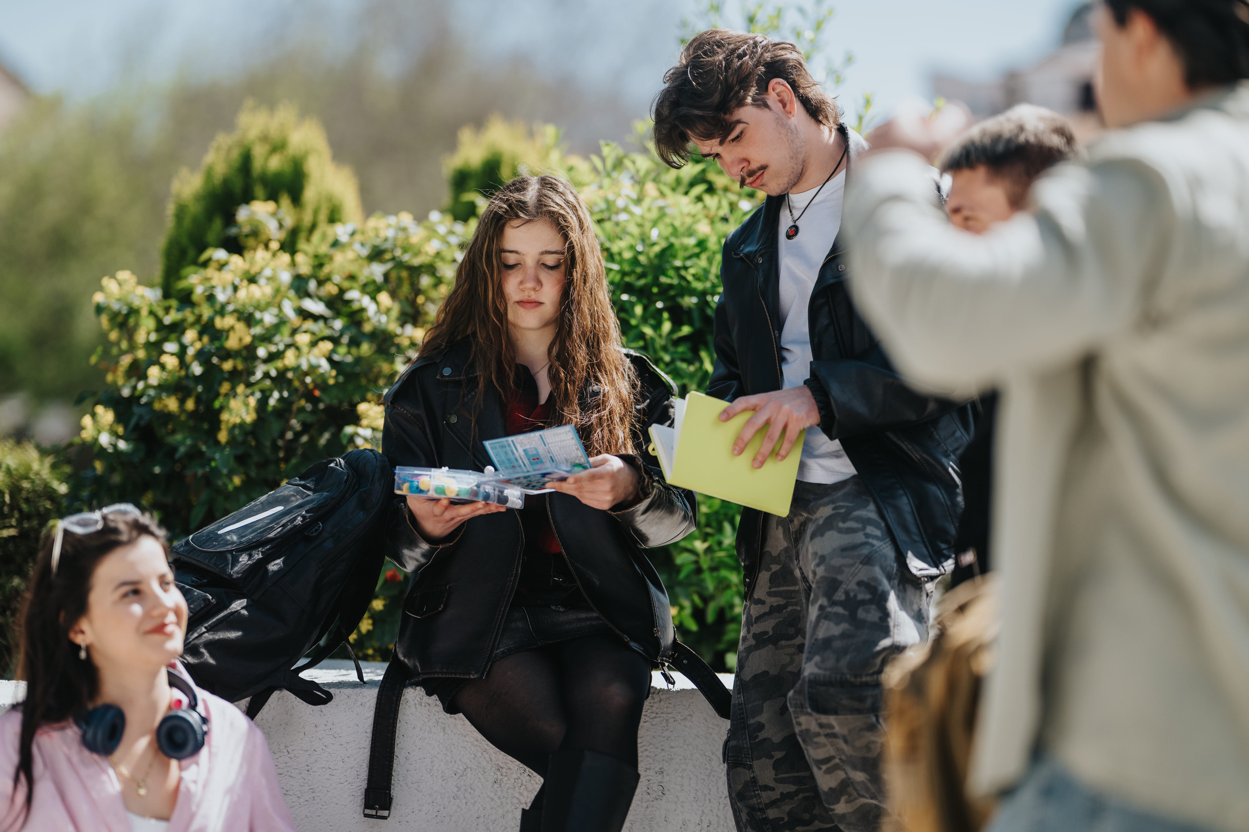 Studiu ICAD: Consumul de alcool și droguri scade la adolescenți, dar rețelele sociale devin o problemă