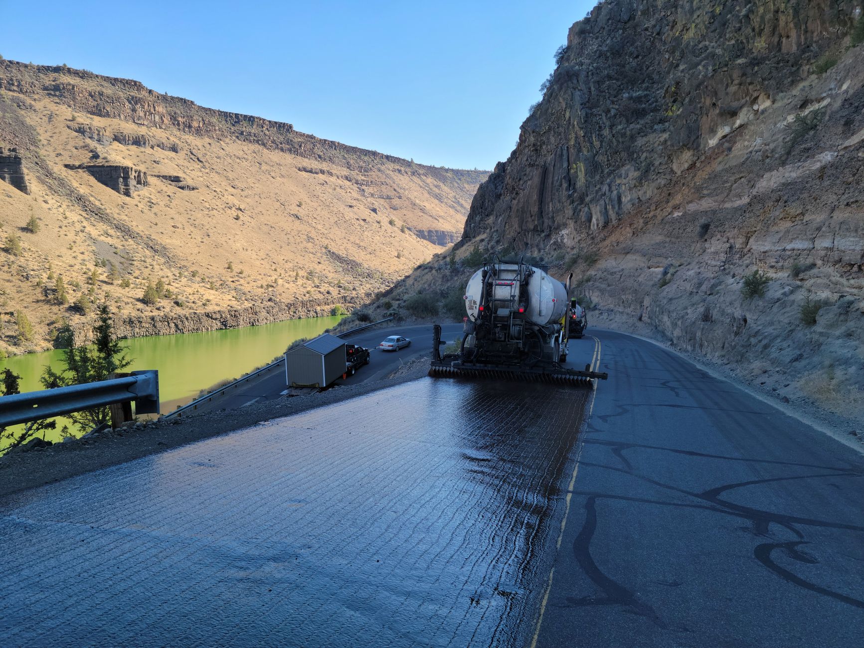Lucrările la Autostrada Unirii A8 avansează în zona montană a județului Harghita