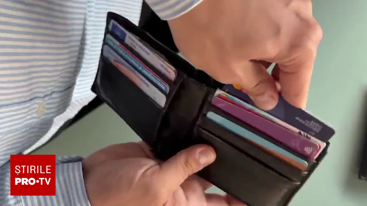 Două femei din Alba sunt cercetate după ce au folosit un card bancar găsit pe stradă