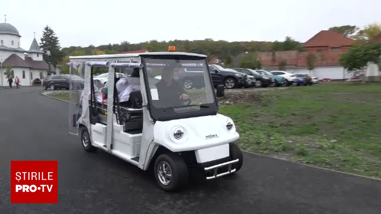 Spitalul din Reghin introduce o mașinuță electrică pentru transportul siguros al pacienților