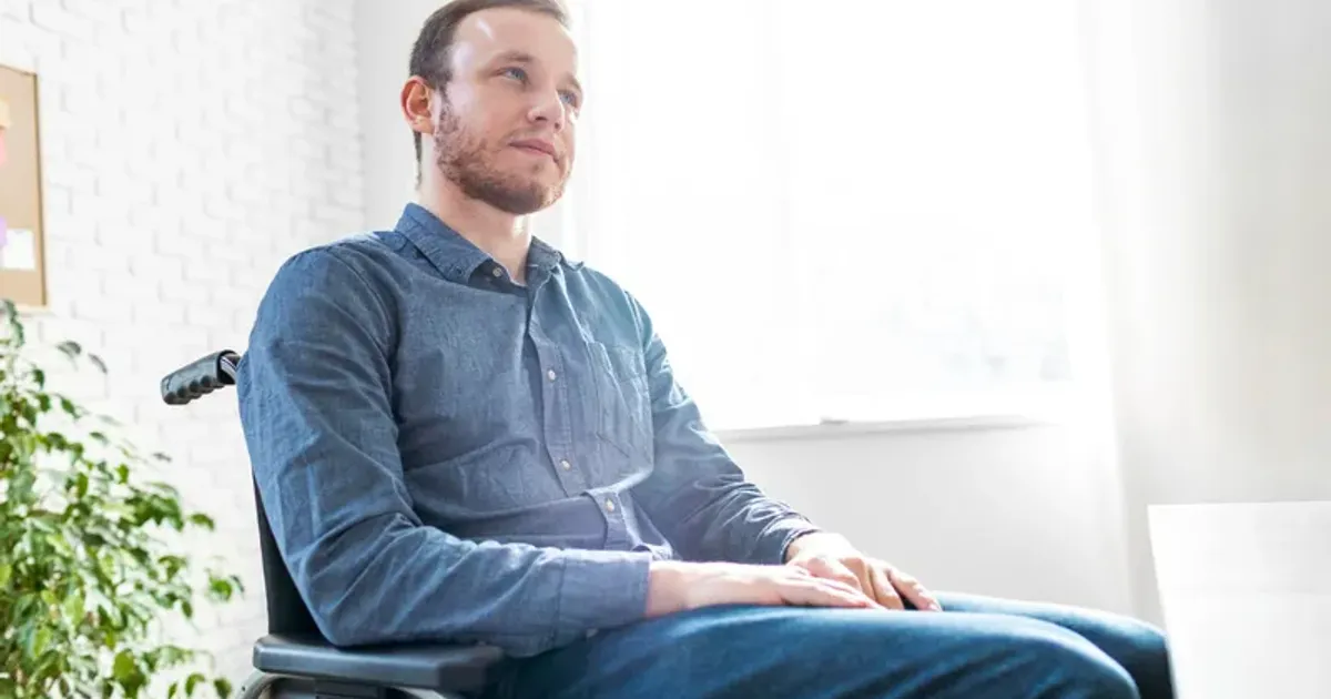 Opțiunile pentru persoanele cu handicap grav: asistent personal sau indemnizație de însoțitor