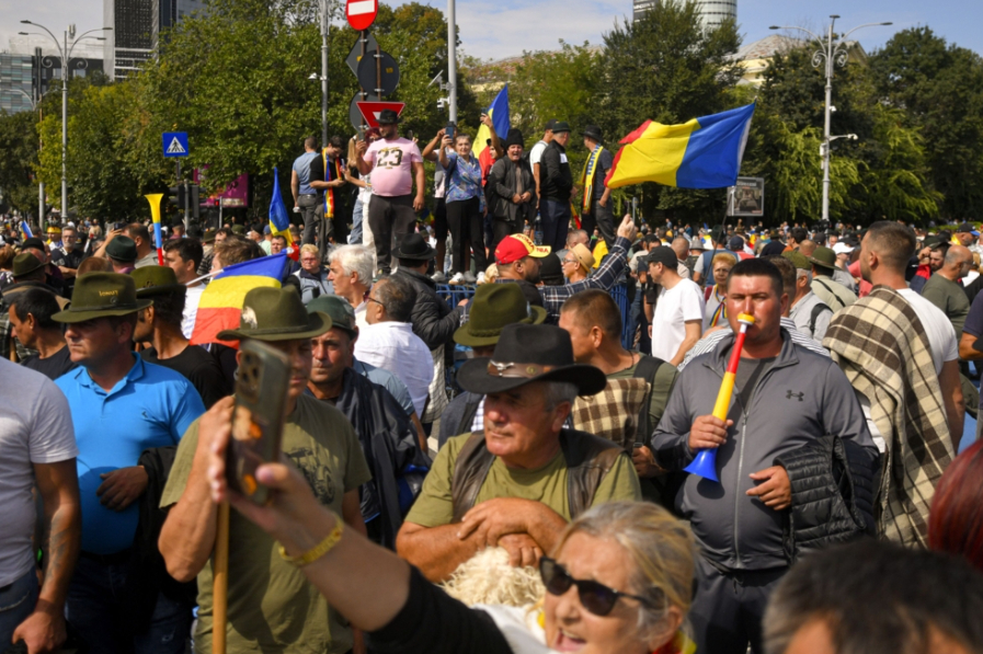 Consilierul județean Adrian Vlad Stețca a fost în prima linie la protestul oierilor din Piața Victoriei