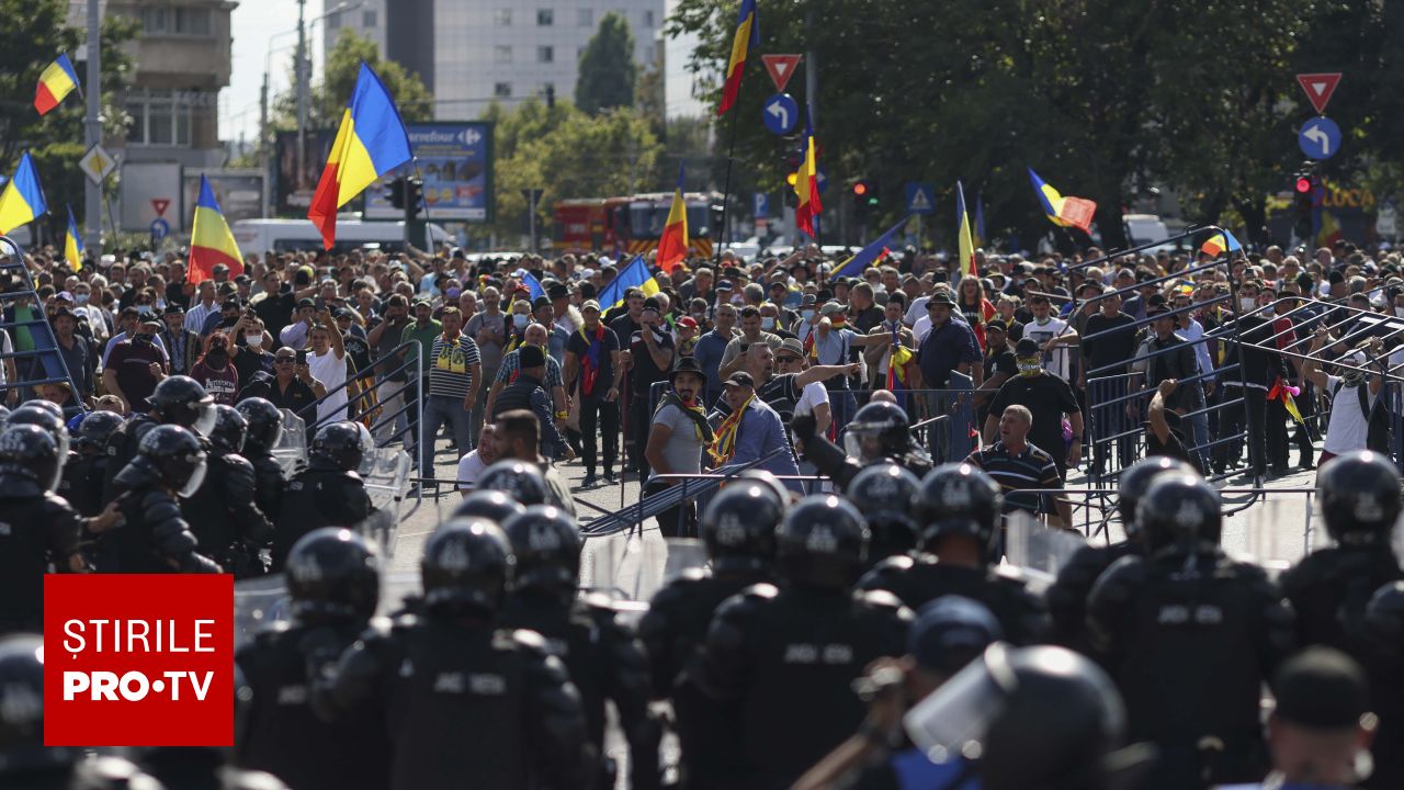 Un bărbat care a participat la protestul din Piața Victoriei a fost prins cu un pistol în mașină