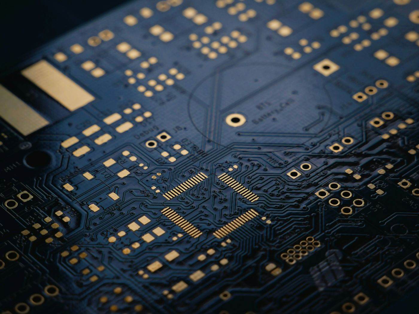 Microsoft dezvoltă propriile cipuri pentru inteligență artificială pentru a diminua dependența de Nvidia