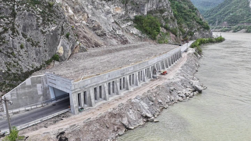 Semnat contractul pentru consolidarea Centurii Călimănești pe DN 7CC. Veți avea restricții de trafic