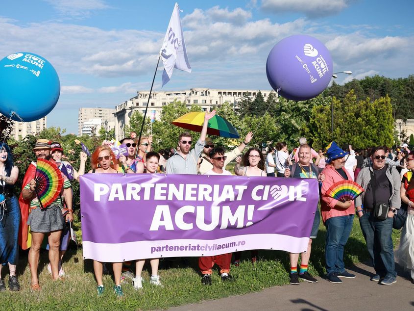 Costuri enorme pentru cuplurile din România care nu beneficiază de drepturile oferite de parteneriatul civil