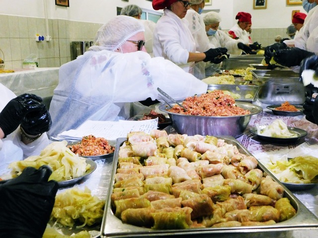 Pelerinaj la Iași: 60.000 de sarmale vor fi oferite credincioșilor după slujba de la Catedrala Mitropolitană